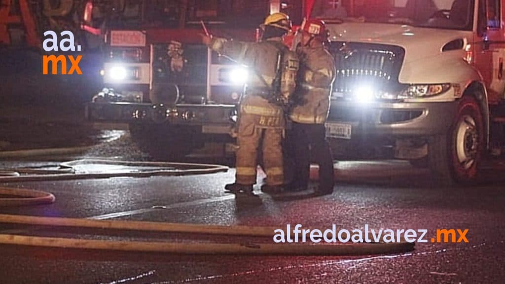 fuerte-incendio-arrasa-taller-de-carroceria