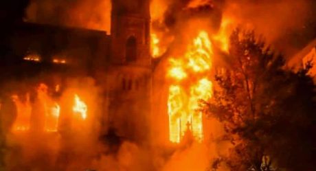 VIDEO: Voraz incendio en iglesia histórica