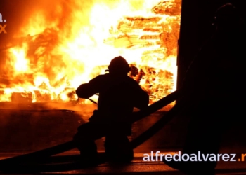 Fuerte-incendio-consume-maderería