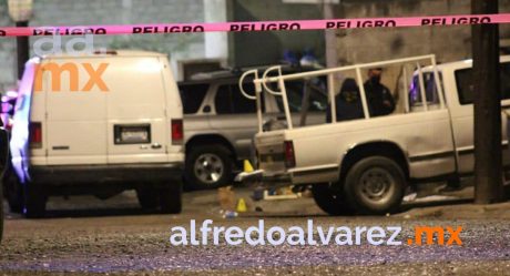 Lo atacan con pistola y muere en la banqueta