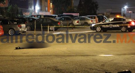 En estacionamiento lo asesinan de un tiro