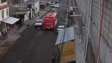 VIDEO-Niña-muere-aplastada-por-camión-tras-caer-de-moto