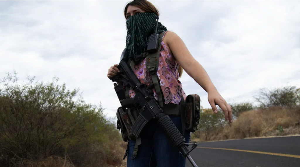 mujeres-embarazadas-y-con-hijos-lideran-movimiento-de-autodefensas