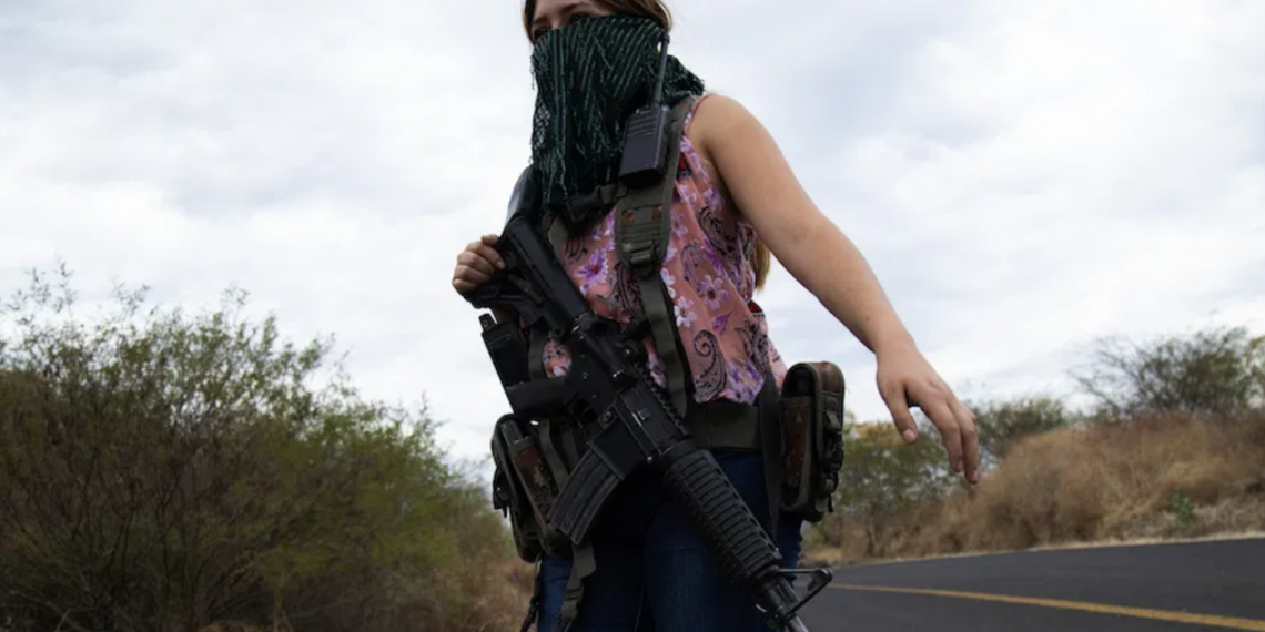 mujeres-embarazadas-y-con-hijos-lideran-movimiento-de-autodefensas