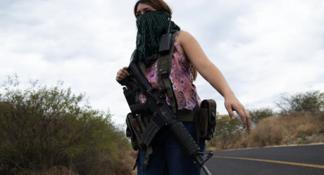 Mujeres embarazadas y con hijos lideran movimiento de 'autodefensas'