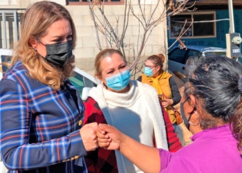 zulema-adams-entrega-cobijas-familias-vulnerables-al-frio