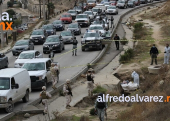 dejan-cadaver-en-hoyo-sobre-transitado-bulevar-de-tijuana