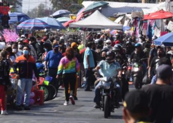 Abarrotan-las-calles-para-compra-de-juguetes-en-Día-de-Reyes