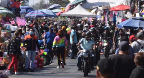 Abarrotan las calles para compra de juguetes en Día de Reyes