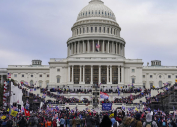 Suman-cuatro-muertos-tras-disturbios-en-el-Capitolio