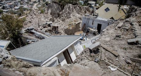 Desalojan 80 viviendas de la tres de octubre por deslizamientos