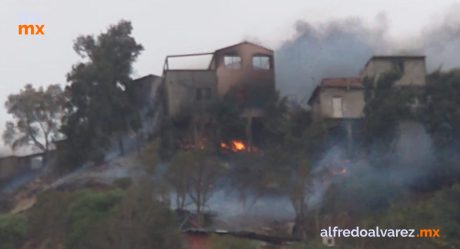 Fuerte incendio consume cinco casas y un auto
