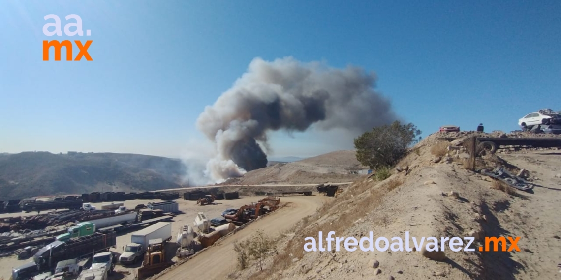 arde-barranco-con-materiales-reciclables