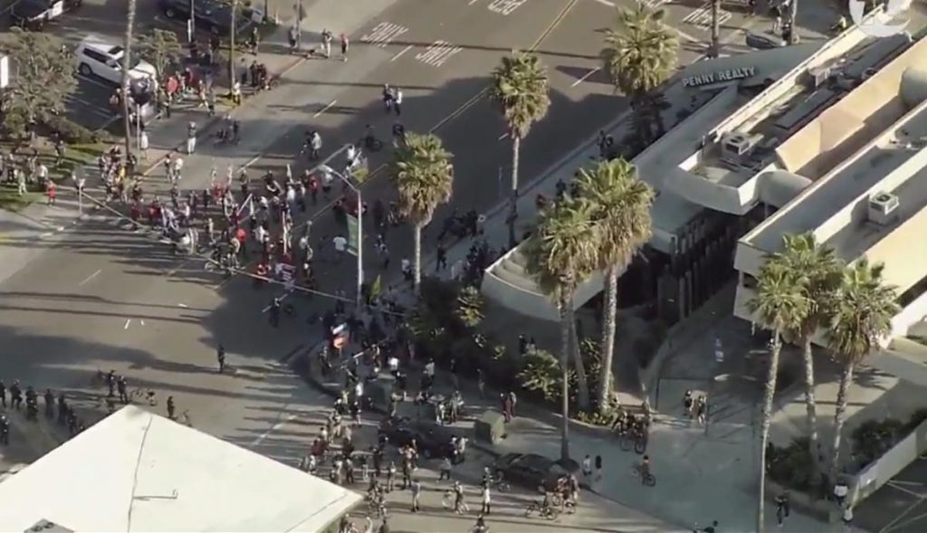 Simpatizantes-de-Trump-invaden-calles-de-San-Diego