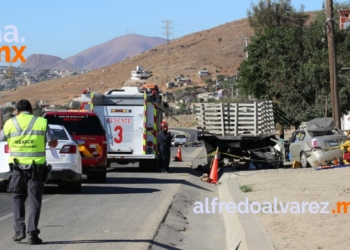 pareja-muere-al-impactarse-en-su-auto-contra-un-camion