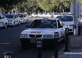 Taxis-en-garita-usarán-taxímetro-habrá-cámaras-de-seguridad