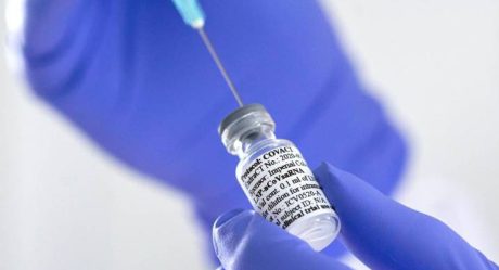 Mujer recibe vacuna contra Covid-19 y muere días después