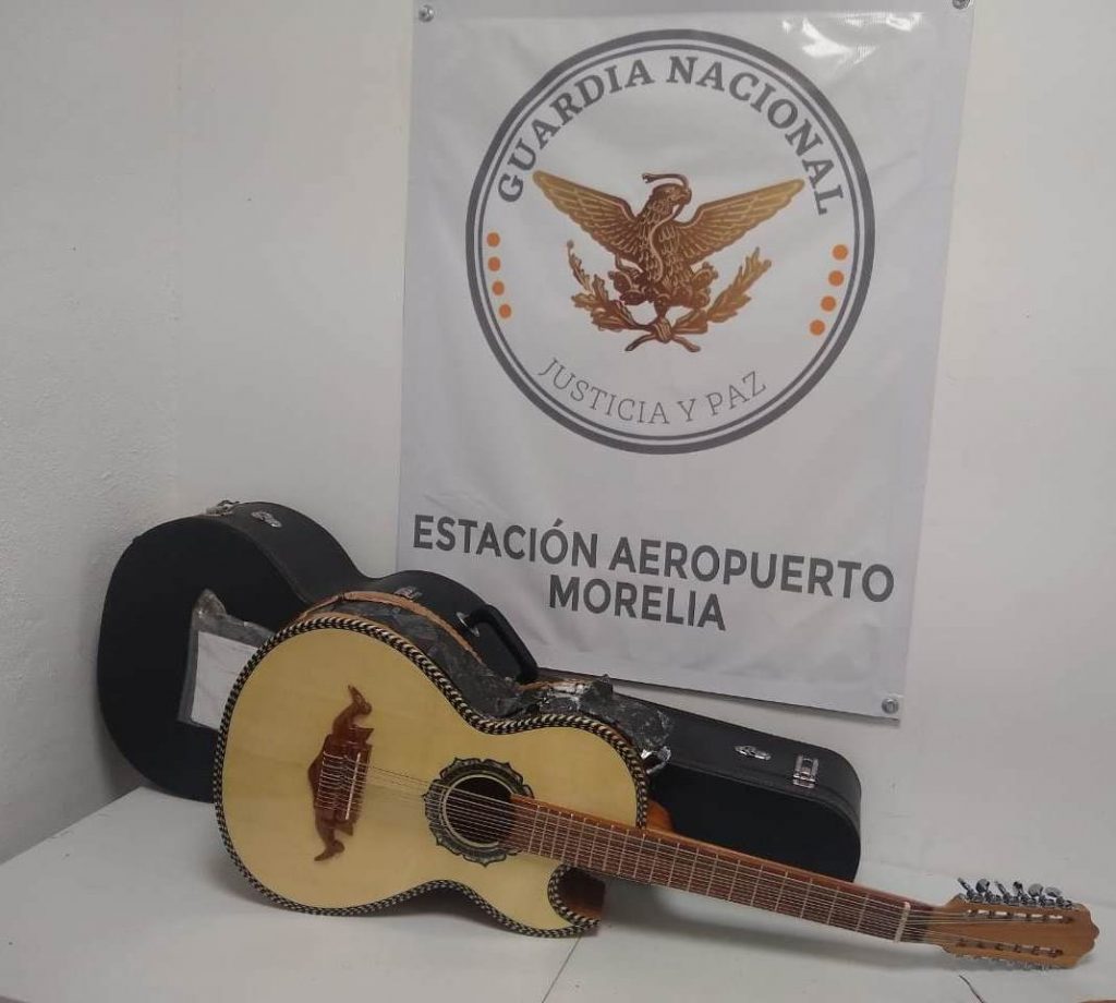 DETECTAN GUITARRA CARGADA DE DROGA