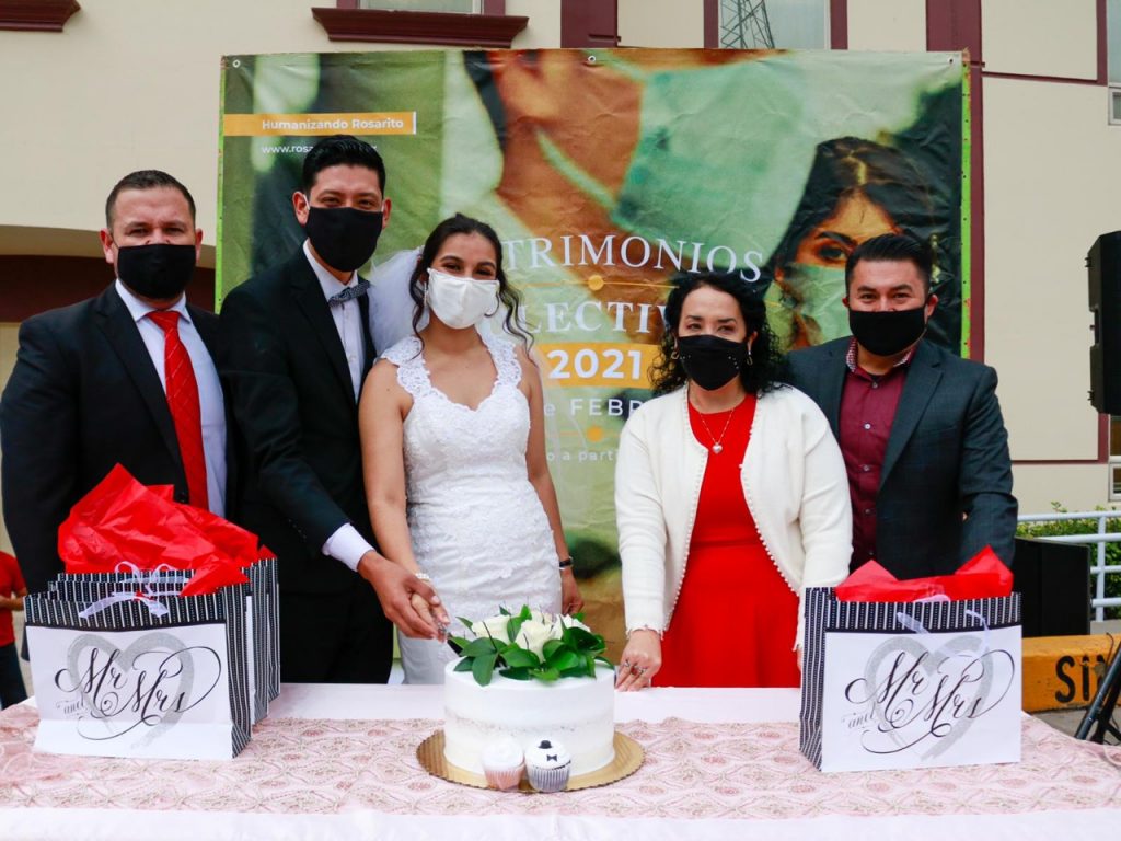 ARACELI BROWN ENCABEZA CEREMONIA DE MATRIMONIO COLECTIVOS 2021