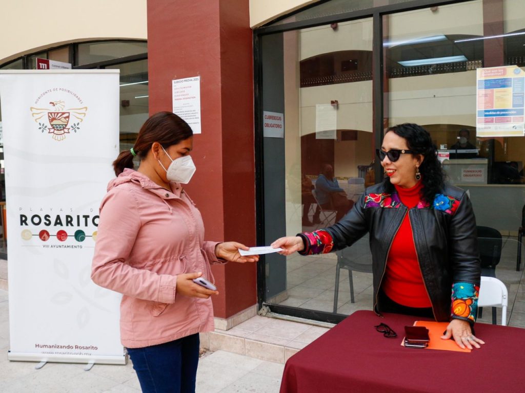 araceli-brown-entrega-apoyos-para-madres-solteras