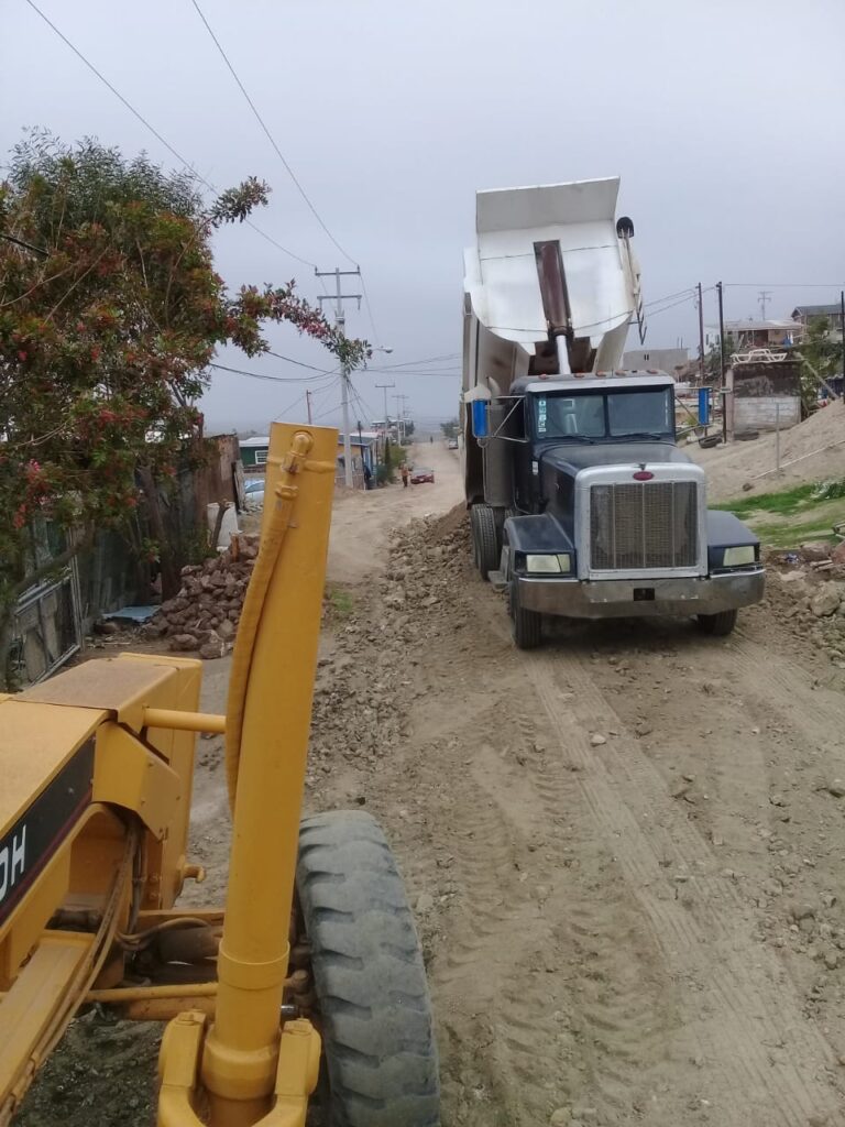 ROSARITO CONTINúA CON ACCIONES DE MEJORA DE VIALIDADES