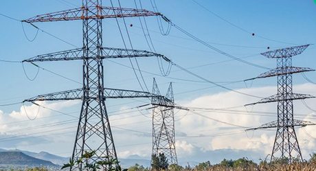 Diputados aprueban en lo general reforma eléctrica de AMLO