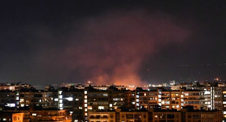 Estados Unidos bombardea bases militares en Siria