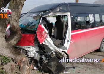 APARATOSO ACCIDENTE DE TAXI LLENO DE PASAJEROS