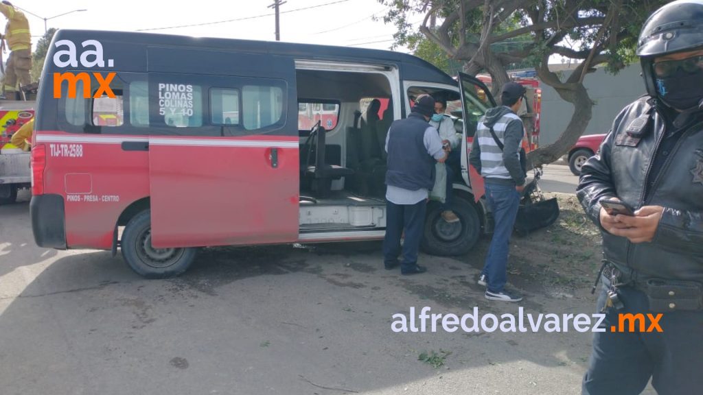 APARATOSO ACCIDENTE DE TAXI LLENO DE PASAJEROS APARATOSO ACCIDENTE DE TAXI LLENO DE PASAJEROS