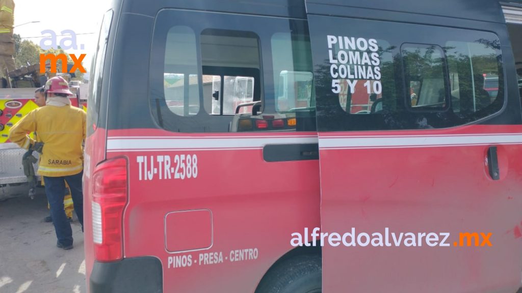 APARATOSO ACCIDENTE DE TAXI LLENO DE PASAJEROS APARATOSO ACCIDENTE DE TAXI LLENO DE PASAJEROS