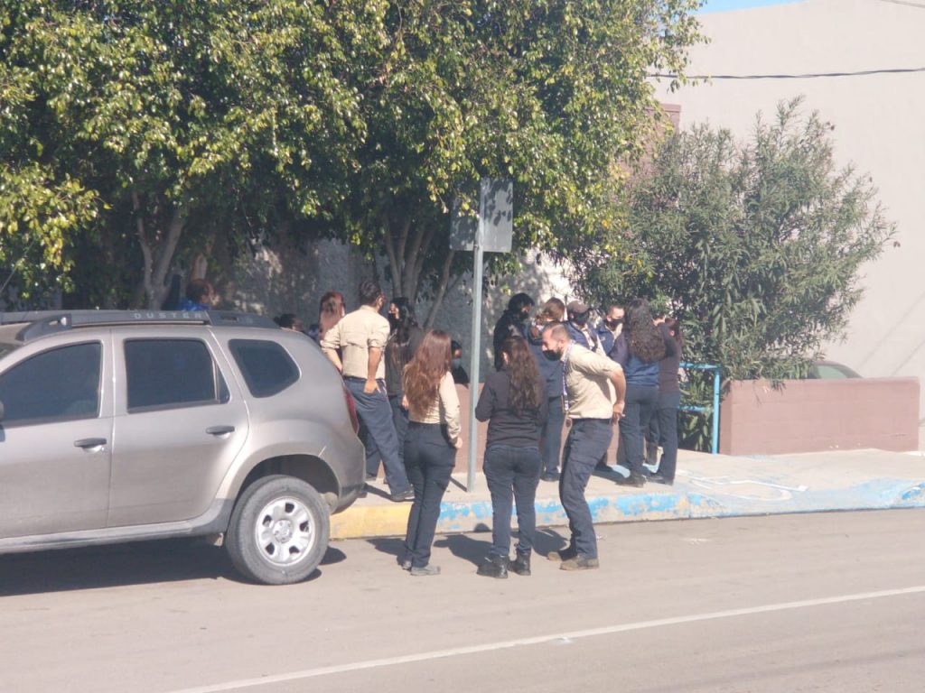 AGENTES ESTATALES Y PERICIALES PARAN LABORES