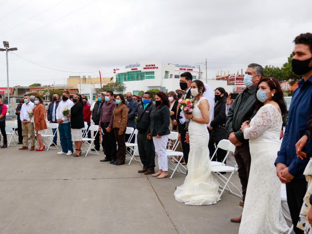 ARACELI BROWN ENCABEZA CEREMONIA DE MATRIMONIO COLECTIVOS 2021