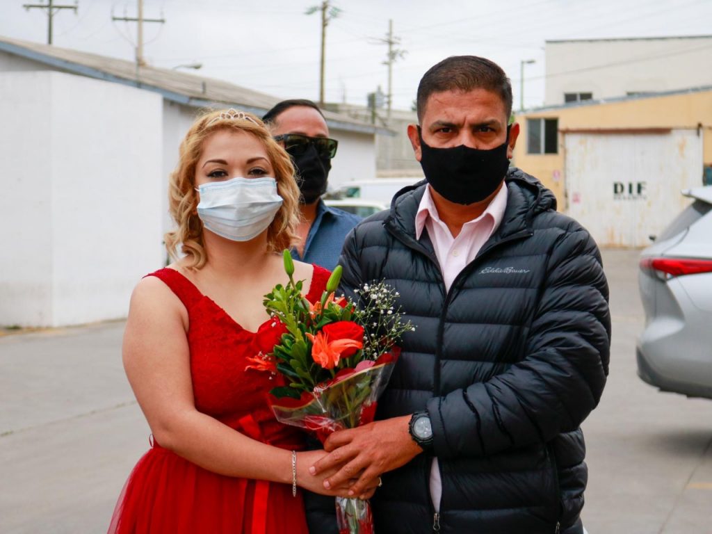 ARACELI BROWN ENCABEZA CEREMONIA DE MATRIMONIO COLECTIVOS 2021