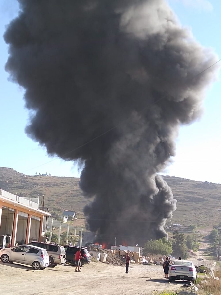 FUERTE INCENDIO CONSUME RECICLADORA