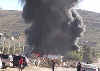 FUERTE INCENDIO CONSUME RECICLADORA