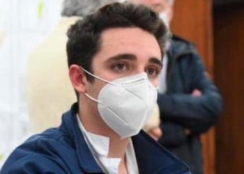 FINGE SER MéDICO Y DA 'DIAGNóSTICO' POR COVID-19