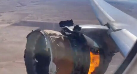 VIDEO: Se incendia motor de avión en pleno vuelo