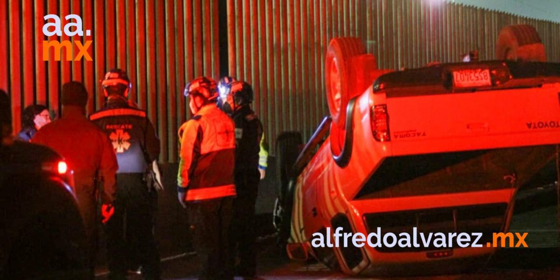 PAREJA DE LA TERCERA EDAD SUFRE VOLCADURA