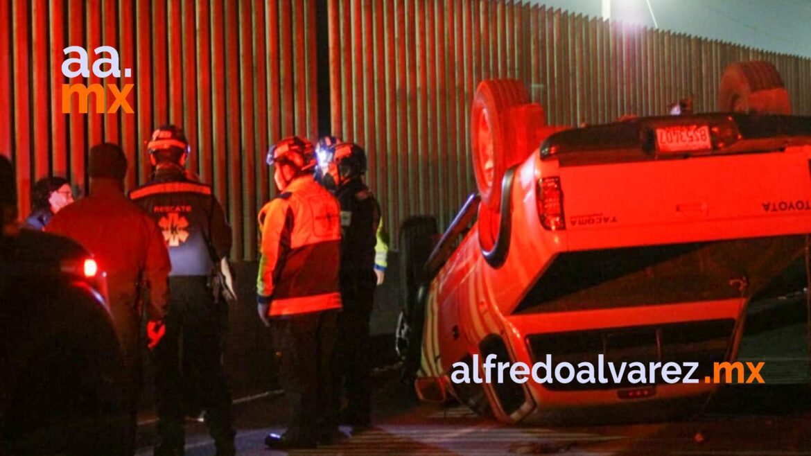 PAREJA DE LA TERCERA EDAD SUFRE VOLCADURA