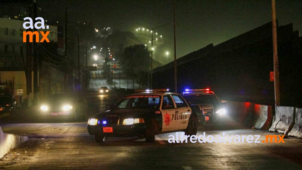 PAREJA DE LA TERCERA EDAD SUFRE VOLCADURA PAREJA DE LA TERCERA EDAD SUFRE VOLCADURA