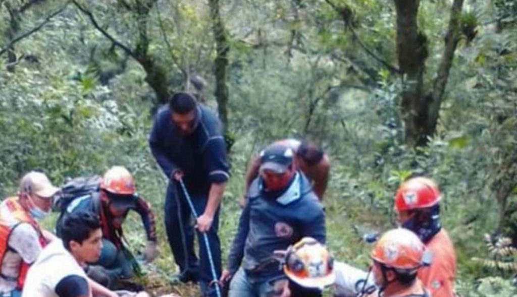 Le-roban-su-camioneta-y-lo-arrojan-a-barranco