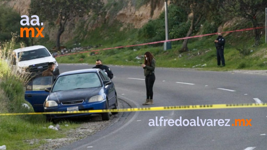 ABANDONAN AUTO CON CADáVER AL INTERIOR