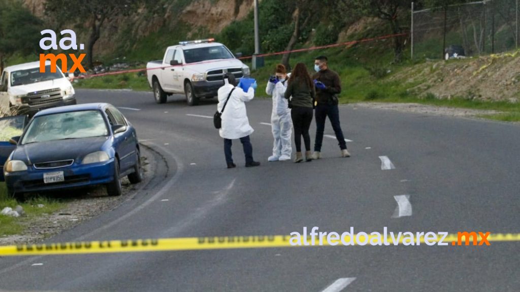 ABANDONAN AUTO CON CADáVER AL INTERIOR