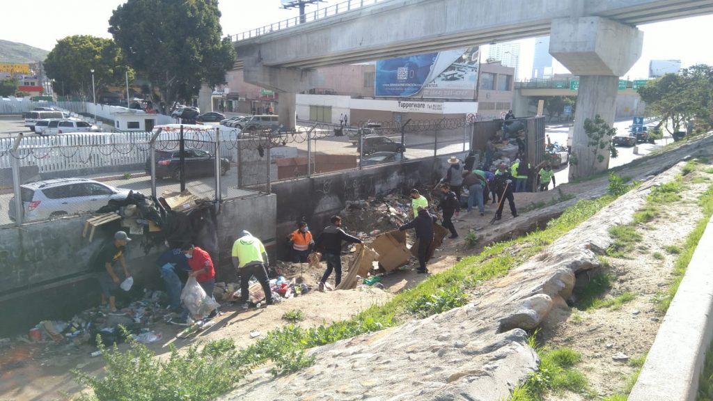 POLICíAS MUNICIPALES APOYAN EN JORNADA DE LIMPIEZA EN ZONA CENTRO