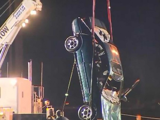 PADRE LANZó EL AUTO AL MAR CON SUS HIJOS AL INTERIOR