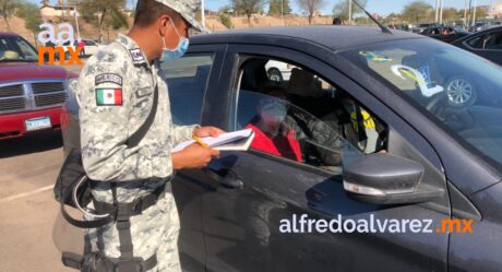 Adultos mayores madrugan para recibir su vacuna en Mexicali