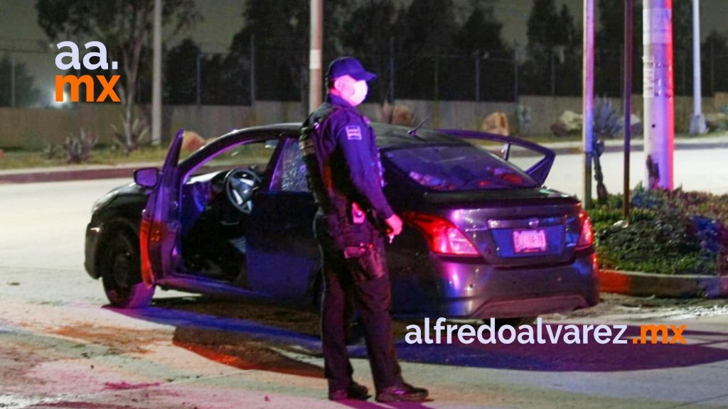 SE BAJA DE UN JEEP Y ACRIBILLA A PASAJERO DE UBER