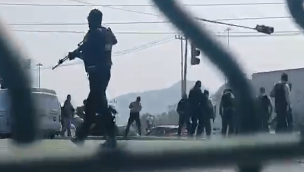 se-desata-balacera-entre-franeleros-limpiaparabrisas-y-dulceros