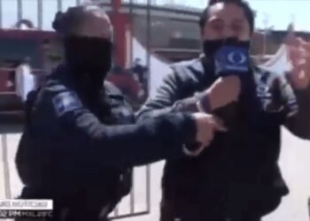 ESPOSAN A REPORTERO DE TIJUANA EN PLENA TRANSMISIóN