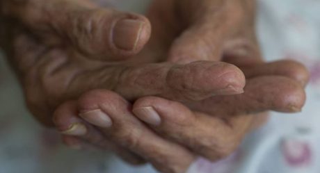 Fallecen más de una decena de abuelitos por 'enfermedad no identificada'
